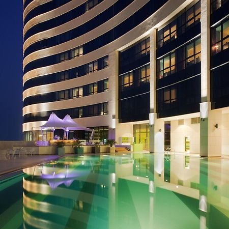 Symphony Style Hotel Kuwait Salmiya Kültér fotó The swimming pool at the hotel
