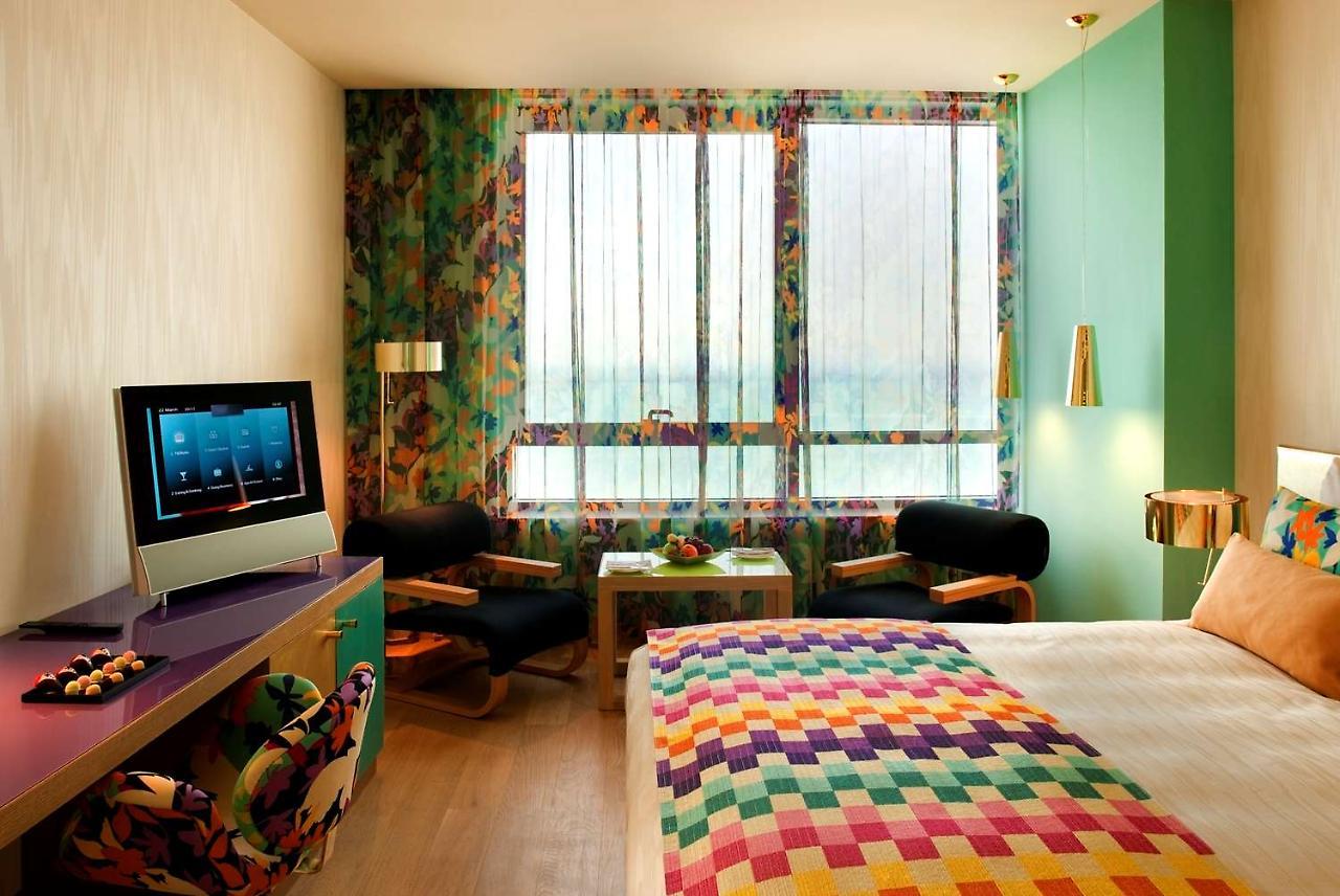 Symphony Style Hotel Kuwait Salmiya Kültér fotó A room at the hotel
