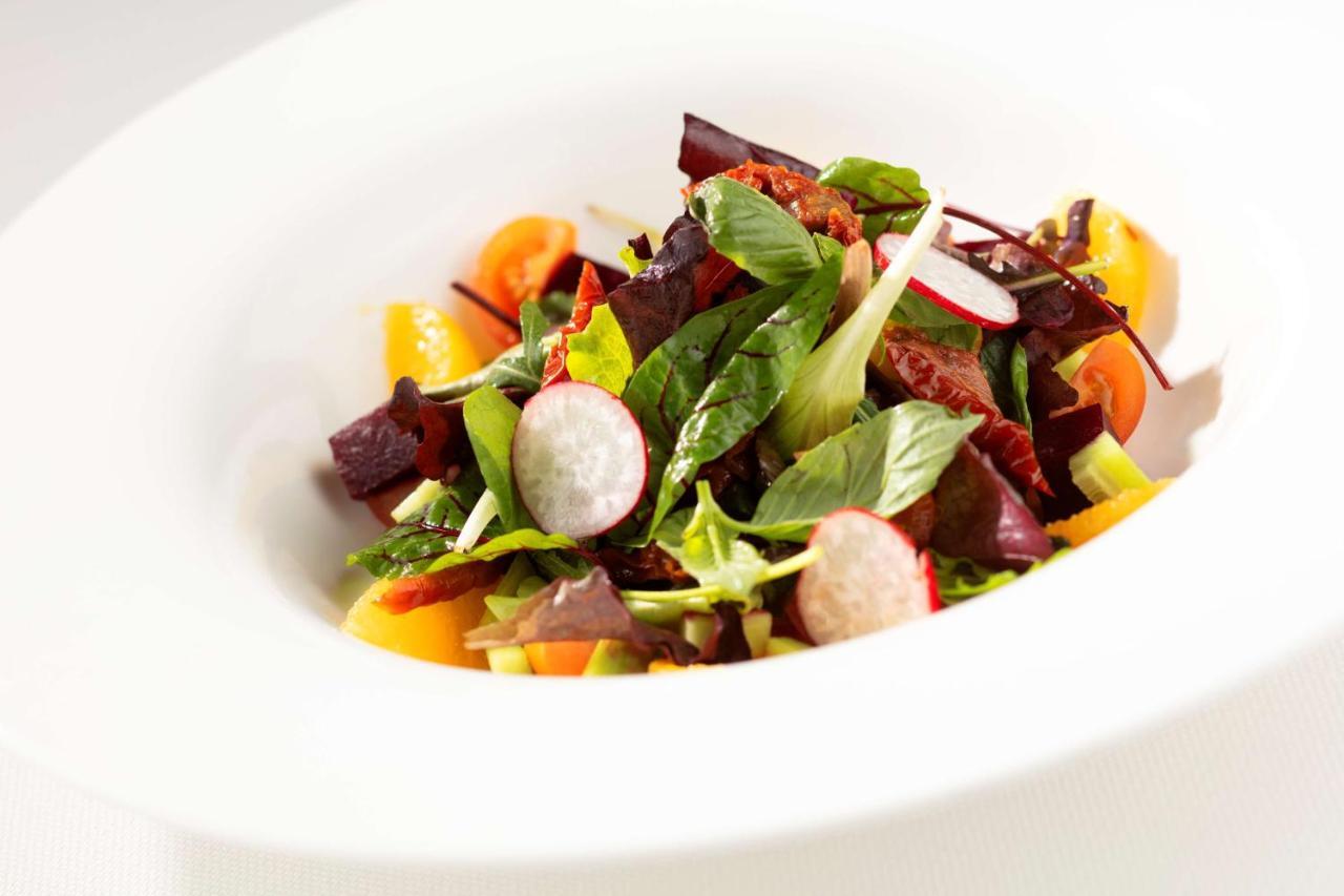 Symphony Style Hotel Kuwait Salmiya Kültér fotó A salad of mixed greens
