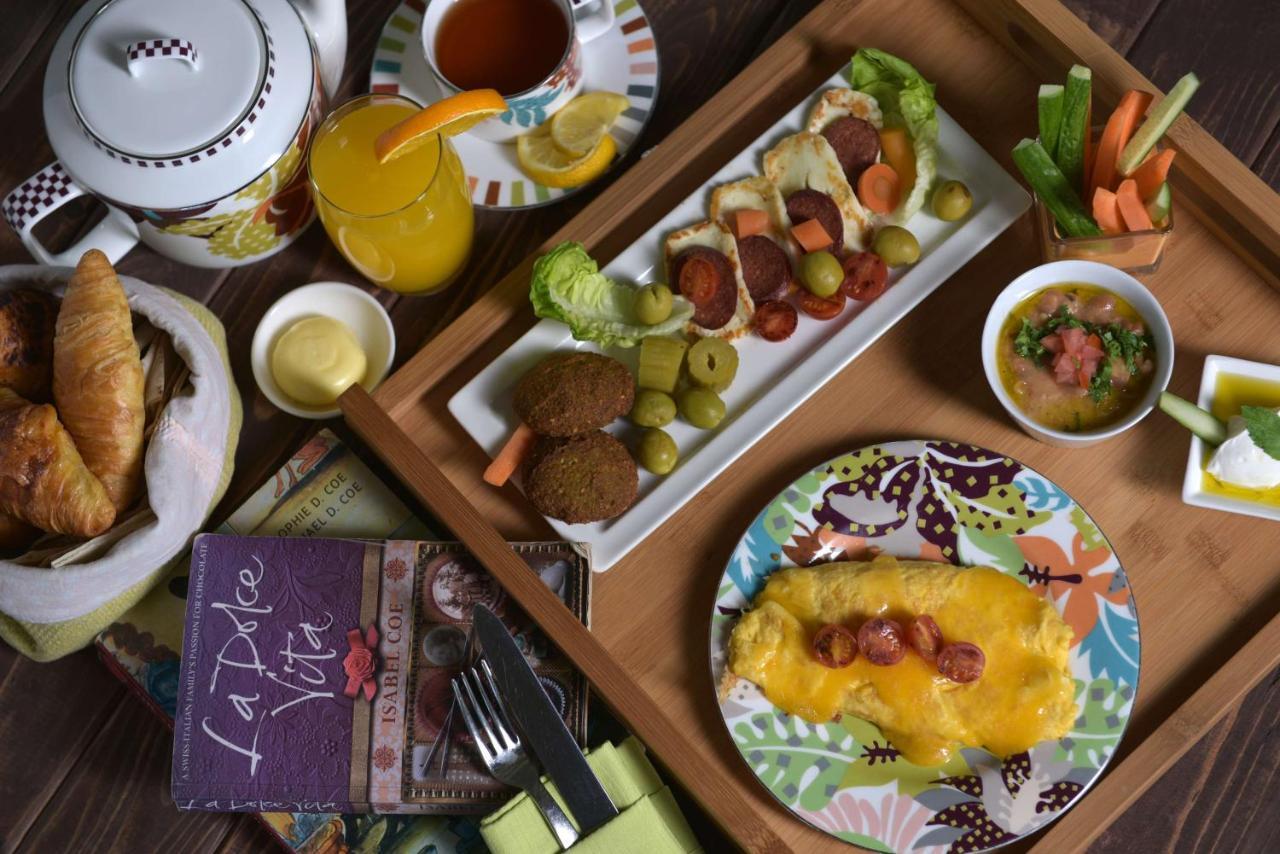 Symphony Style Hotel Kuwait Salmiya Kültér fotó A typical breakfast at the hotel
